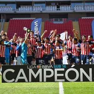 El morelense Benny Ferreyra es campeón con las Chivas Sub-16  