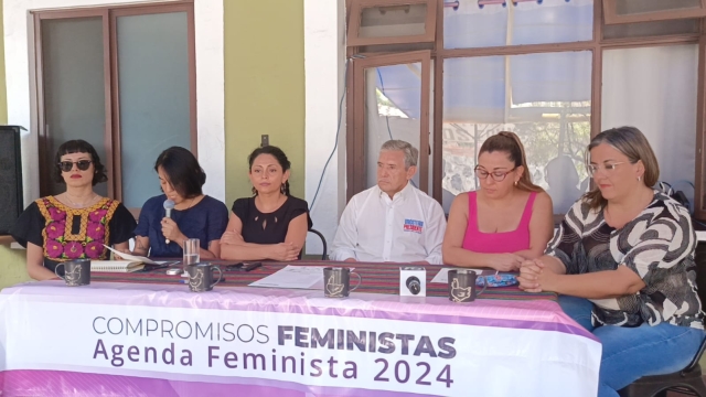 Firma Urióstegui compromisos de la &#039;Agenda feminista 2024&#039;