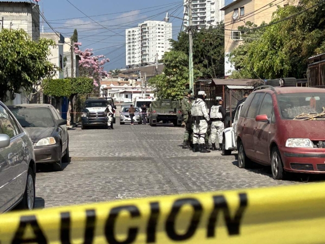 En la calle Prolongación Puebla quedó el cadáver. Las autoridades cerraron la calle para retirar los restos.