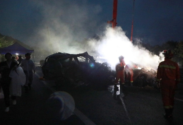 Al menos 48 fallecidos tras colapso de autopista en China