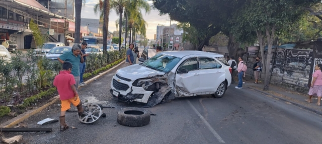 Accidente en avenida Plan de Ayala