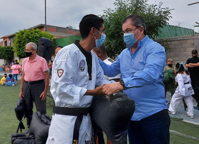 Gobierno de Jiutepec entrega apoyos a 500 deportistas