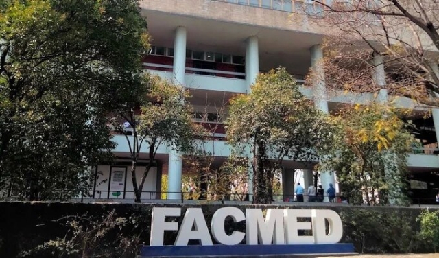 Profesor de la UNAM fallece en plena clase en la Facultad de Medicina