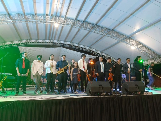 La Orquesta Sinfónica Juvenil de Cuautla puso ritmo al evento.