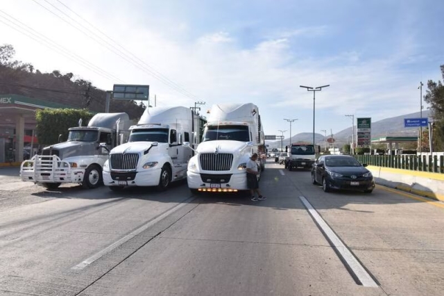Transportistas anuncian paro nacional en carreteras de todo el país