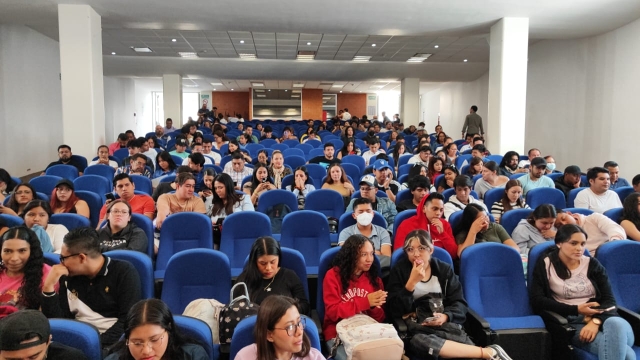 Estudiantes y docentes de UAEM reciben capacitación del INE