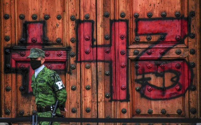 Dan libertad condicional a ocho militares vinculados al caso Ayotzinapa