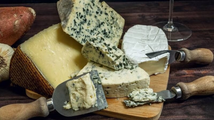 ¿Cuáles son los quesos más dañinos para la salud?