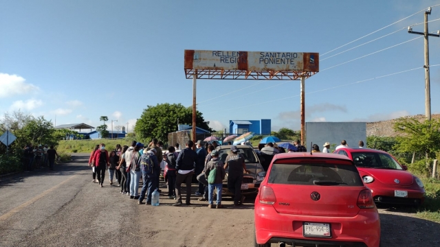 Bloquean acceso al relleno sanitario regional poniente, en Mazatepec