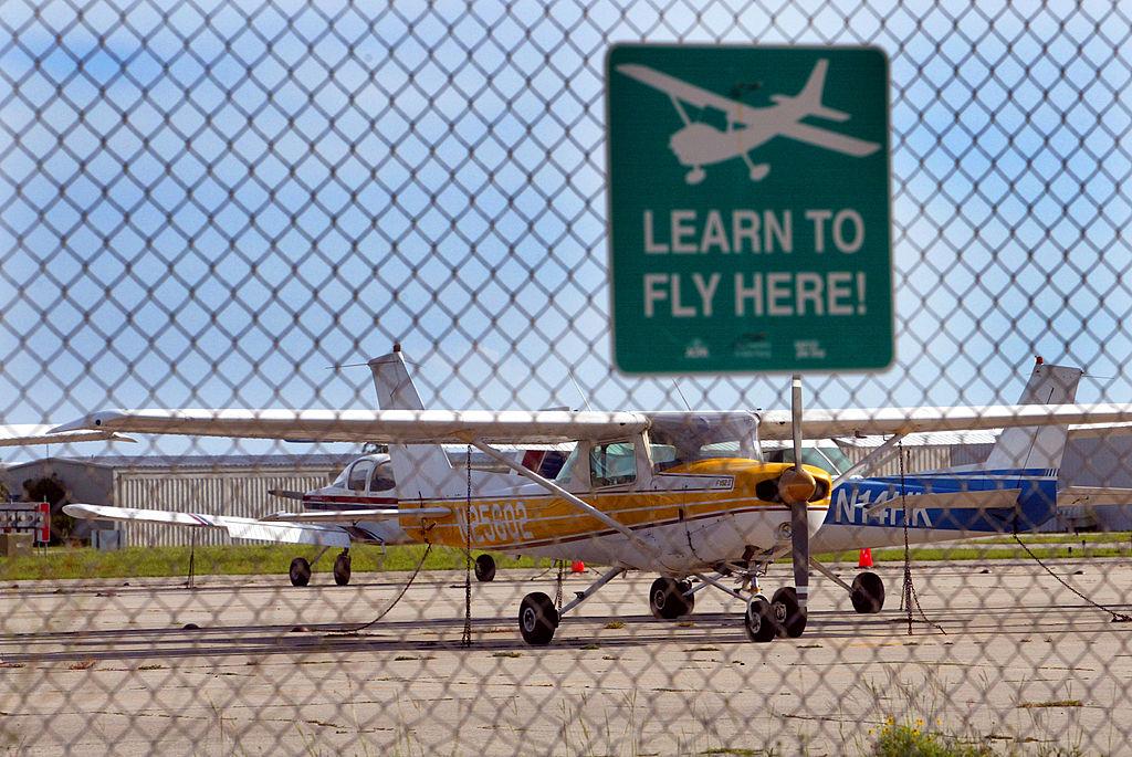 El terrorista Zia Samir Jarrah tomó lecciones de vuelo en el aeropuerto municipal de Venice, Florida, y luego participó del secuestro del vuelo 93. El FBI había alertado sobre estas actividades.