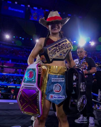 Alana Flores: X: @supernovaboxing