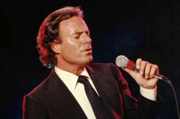 Julio Iglesias en 1983 en Los Ángeles. Harry Langdon/Getty Images