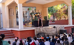 El proyecto contempla 12 representaciones en planteles pertenecientes a las zonas escolares 50 y 26, con el objetivo de fomentar la cultura de paz desde las aulas.