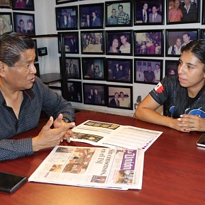  Diana Galván, directiva del Sports Club Xochitepec, acudió a las instalaciones de La Unión de Morelos para presentar la carrera de obstáculos.