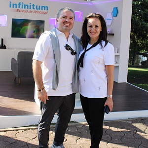  Luis Dueñas, director de Telmex, y Graciela Chacón, gerente del Club de Golf de Cuernavaca.