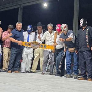  Las leyendas de la lucha libre morelense que fueron homenajeadas en la Arena Juan Jaramillo Frikas, de Cuernavaca.