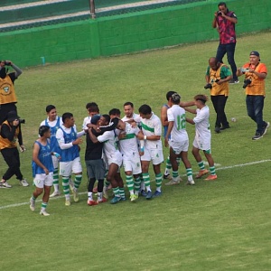  Los locales no pudieron mantener la ventaja en el marcador.