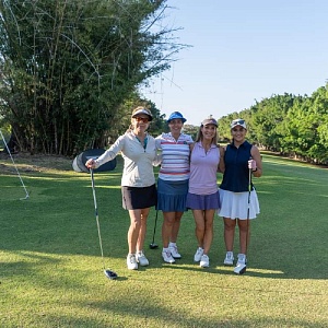 Entre las competidoras que salieron del hoyo 1 se ubicaron Georgina Day y Ana Velasco.