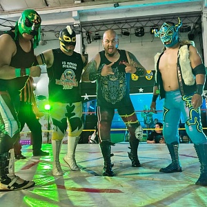   Los rudos se quedaron con la lucha estelar.
