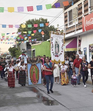 El recorrido parte del Centro de la cabecera municipal hacia la parroquia de Guadalupe, y participan pobladores que desde hace varios años mantienen la tradición el 12 de diciembre.  