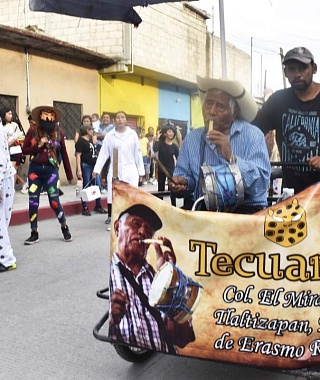 Erasmo en la festividad en Zacatepec.