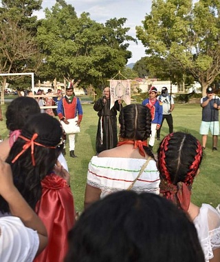 El “cura Miguel Hidalgo” dio inicio a la revuelta con una arenga que motivó a los indios a rescatar a “la patria”. 