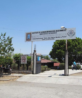Para dilucidar las acusaciones de discriminación y violencia verbal, autoridades educativas separaron del cargo al director de la Secundaria 34 para realizar las investigaciones.