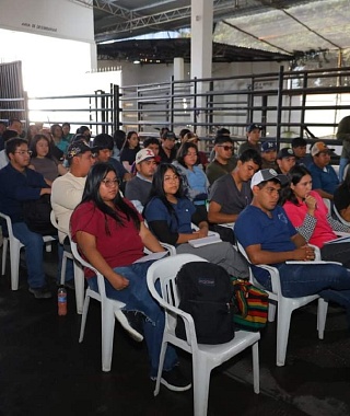 Ante la presencia de casos de la enfermedad, se ofreció una capacitación a personal del rastro, a productores y a interesados en el tema.