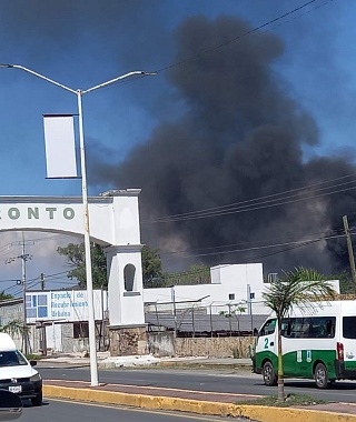 Vecinos de Galeana aseguran que es común la quema de basura que genera humo en esa colonia, sin que la autoridad aplique la ley correspondiente.