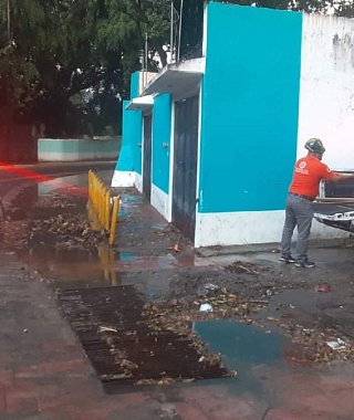 Granizada deja encharcamientos menores en el poniente