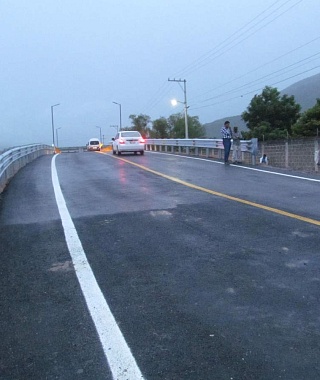 Ya se puede circular por el puente “Los Muros” para dirigirse a las comunidades apartadas de Tlaquiltenango, tras manifestación del edil y sus simpatizantes.