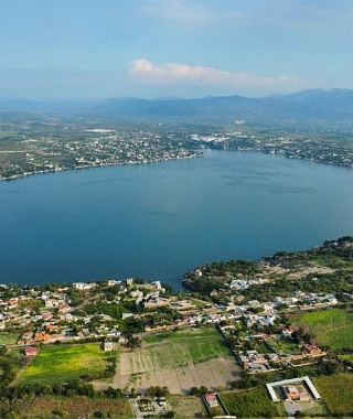 Aunque no mencionaron la inversión ni el actual nivel de contaminación del lago, las autoridades estatales aseguraron que es el inicio de “una nueva etapa para Tequesquitengo”.