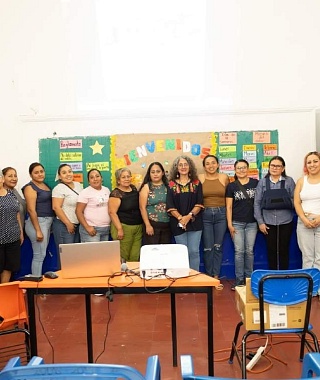 Presentan muestra fotográfica en primaria de Puente de Ixtla