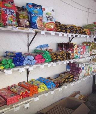 Hasta el momento, la tienda del bienestar apoyada por el gobierno federal recién abierta no marca diferencia en cuanto a mercancía y precios.