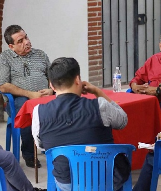 En la reunión se acordó la rehabilitación de la planta alta del edificio, que está ubicado en la parte posterior de la iglesia de Santiago Apóstol.