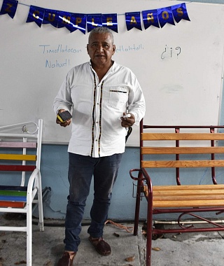 El originario de la comunidad indígena de Tetelpa, es promotor cultural y maestro de náhuatl.