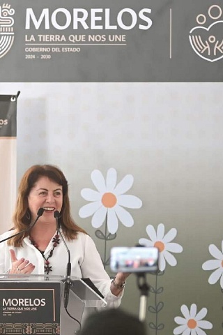 Margarita González encabezó la Feria de la Familia 2025 en la plaza de armas de Cuernavaca. 