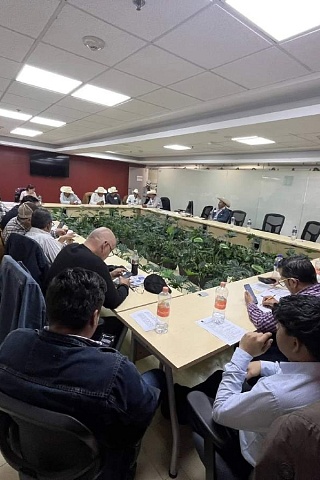 Ayer, productores agrícolas se reunieron con diputados federales para hacer más observaciones a la propuesta de la ley original.