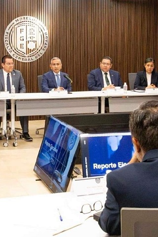 El titular de la FGE, Fernando Blumenkron, encabezó la reunión mensual con los fiscales del organismo. 