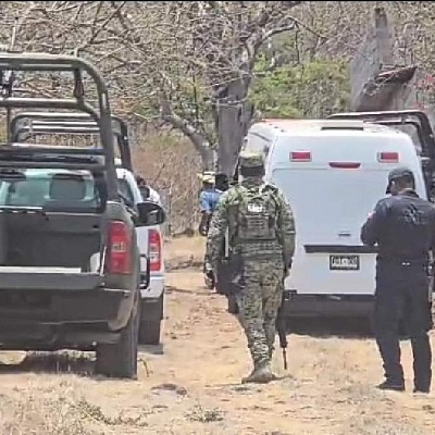 En el sitio no pudieron determinar la causa de muerte de los finados.