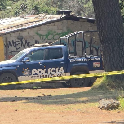   El agente murió a bordo de la patrulla.