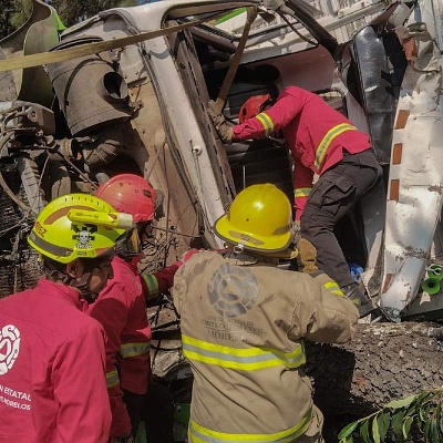  La víctima mortal quedó prensada en la cabina.