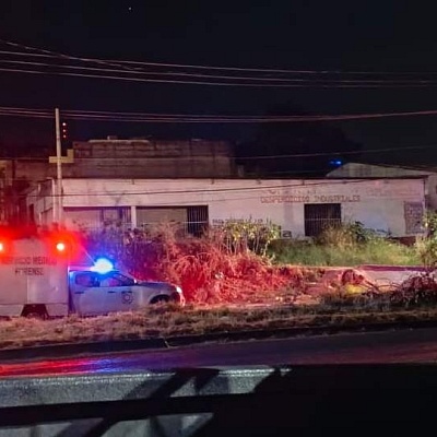El hombre quedó sin vida sobre la carretera