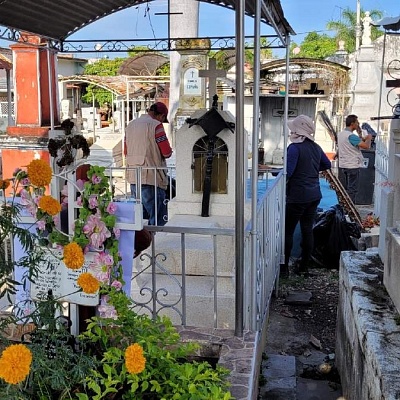 Inicia saneamiento de panteones para prevenir dengue en Cuautla El gobierno municipal ya prepara los panteones para el Día de Muertos.