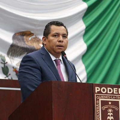 El diputado Sergio Omar Livera propuso aumentar hasta con 23 años de prisión las penas para quienes estén relacionados con robo a cuentahabientes, incluidos empleados bancarios. 