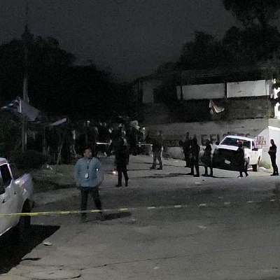 El policía habría disparado debido a que el joven estaba grabando con su celular una detención.