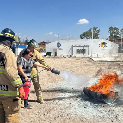 Los participantes están adquiriendo conocimientos y habilidades en atención de emergencias.