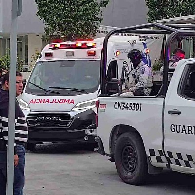 Elementos de diversas corporaciones resguardaron el hospital donde estuvo internado el funcionario.