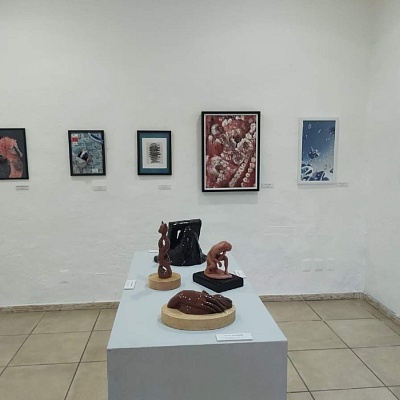 Exposición De Cuadros Y Esculturas.