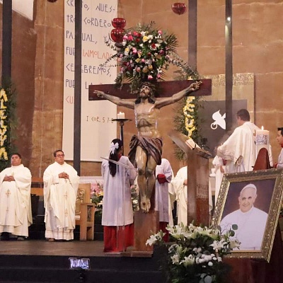 La Diócesis de Cuernavaca ofició una misa ayer en memoria del Papa Francisco, en la catedral de la ciudad capital. 